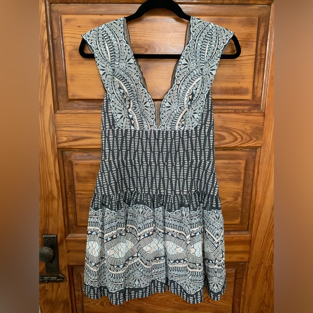 BCBG Carolena Scallop Dress in Black & Bare Pink - sz 4